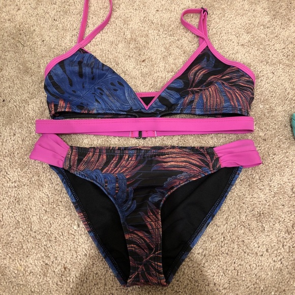 Bikini - Picture 1 of 1
